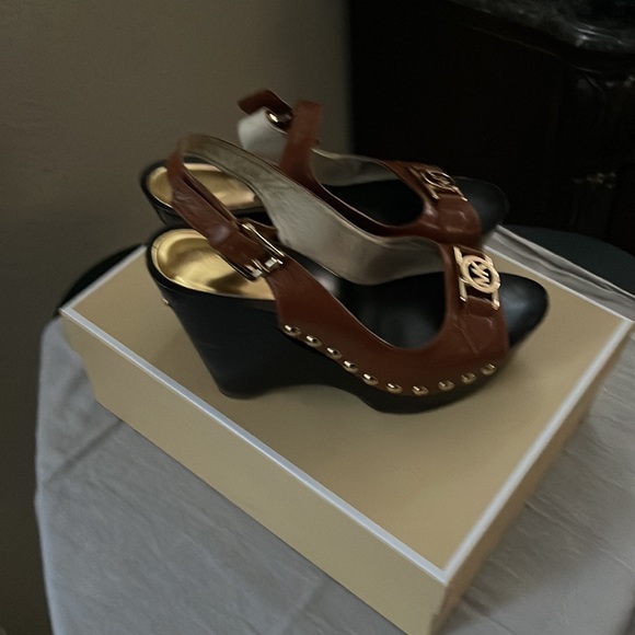 MK shoes - Picture 2 of 5